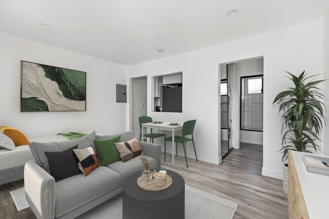 Photo - 2814 Sichel St Unit 3