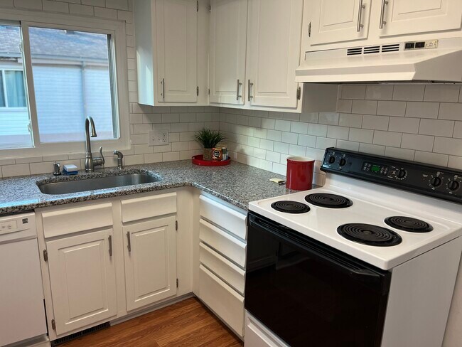 Photo - 4034 Stonehenge Dr Unit 8