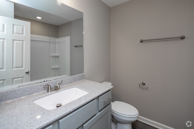 2BR, 1.5BA - 1,050SF - Bathroom