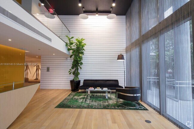Building Photo - 201 SW 17th Rd Unit 307 Rental