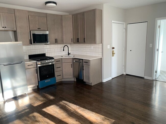 Photo - 910 W Dakin St Unit 301