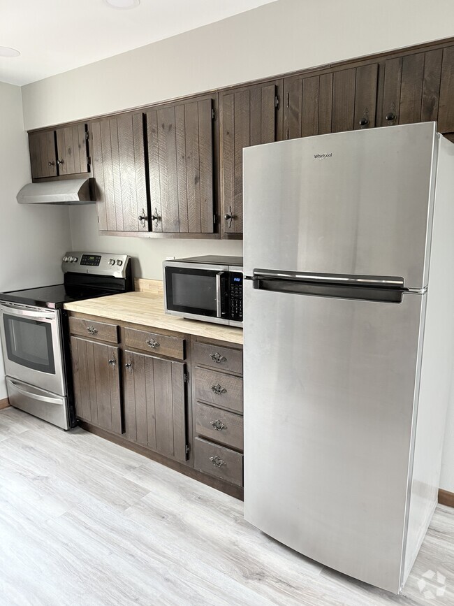 Building Photo - 8327 Riverview Rd Rental