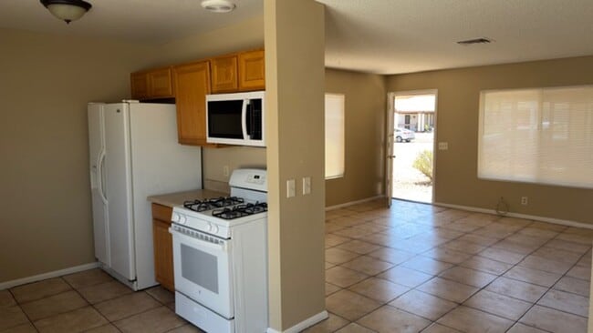 Photo - 4800 Woodlake Ave