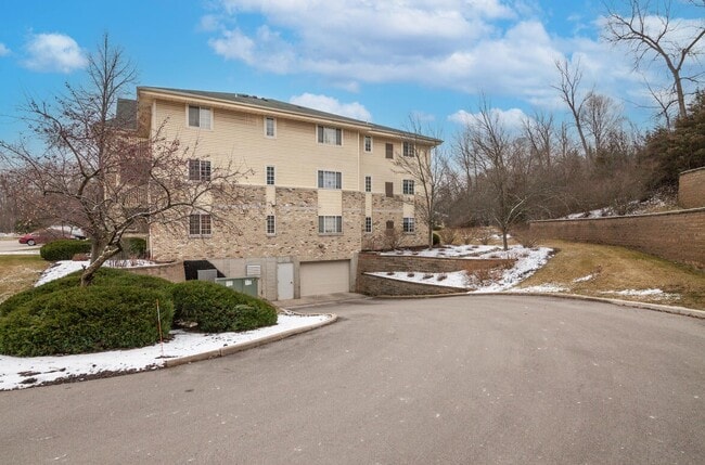 Building Photo - 530 Windstone Dr Unit 202