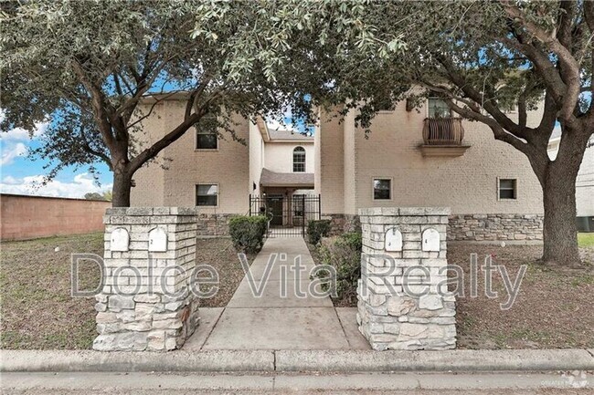 Building Photo - 2102 Kimberly Ln Unit Apt 4