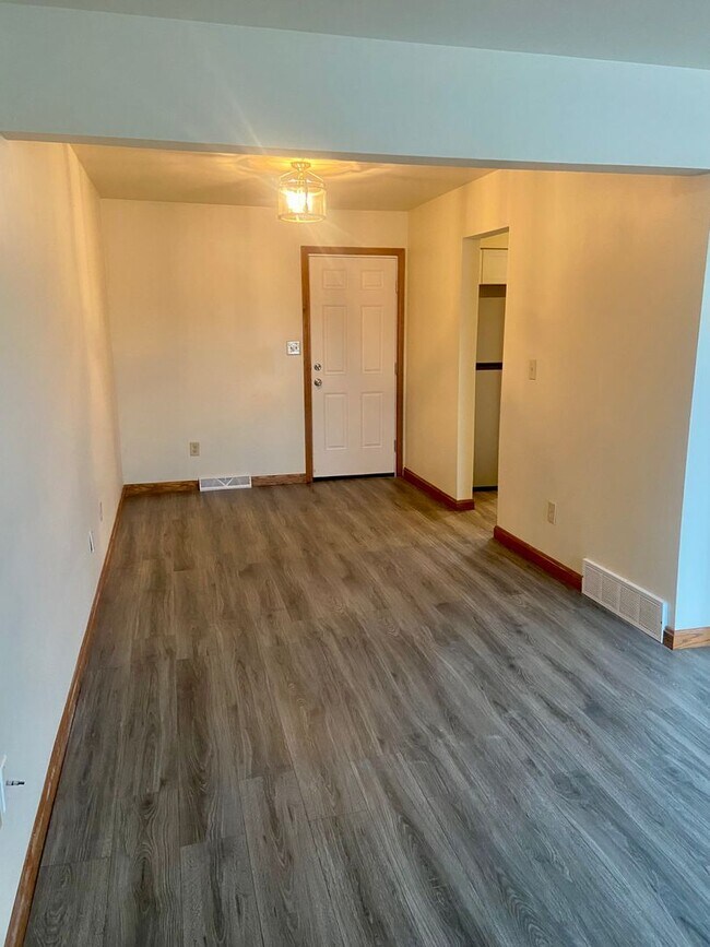 Photo - 2904-2910 Tamarack Drive Unit 2906