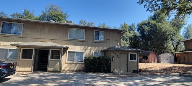 Building Photo - 1631 Bramble Pl Unit 4