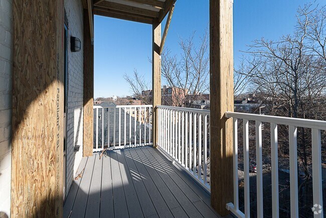 Building Photo - Cozy Studio Available 9/1 - Large Deck & E... Rental