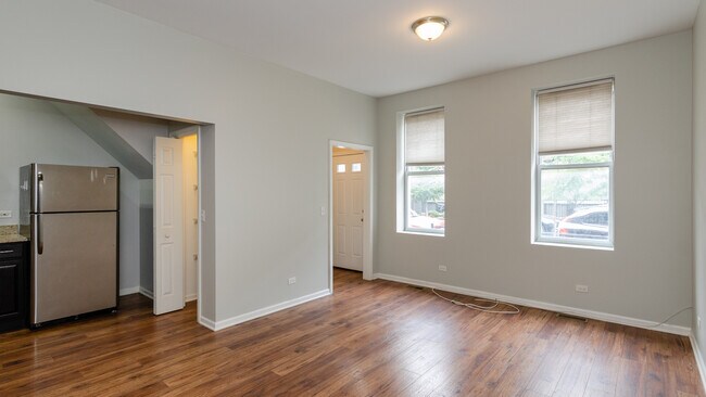 Photo - 1355 W Walton St Unidad 1F