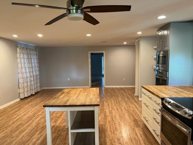 Photo - 22985 Hwy 105 W