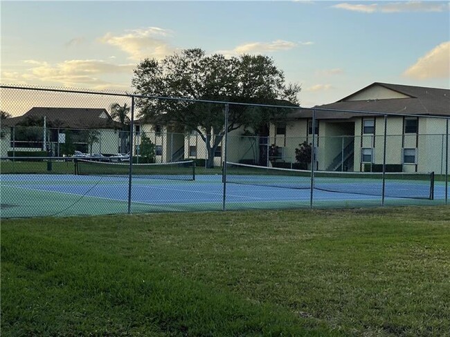 Photo - 10054 Winding Lake Rd Apartments Unit 104