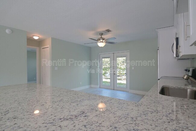 Photo - 1322 Miramar St Unidad 1
