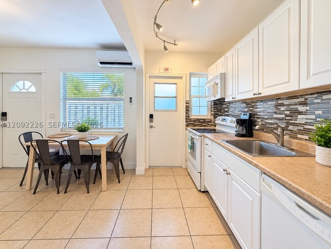 1639 Hayes St Unit 2
