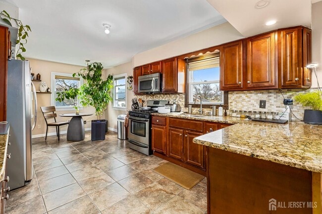 Photo - 165 MacArthur Ave