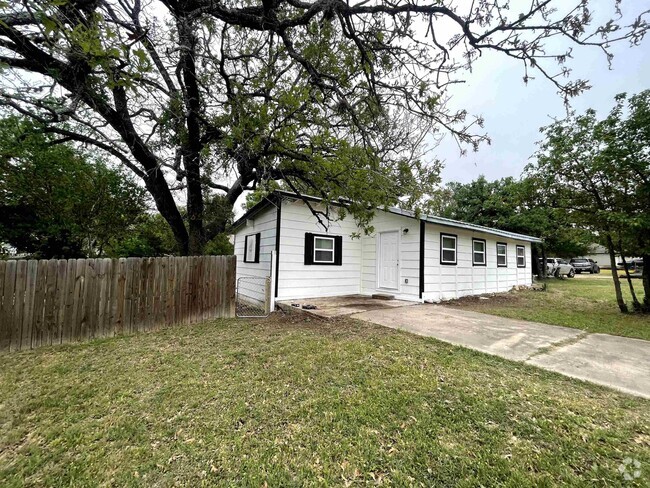 Building Photo - 723 Pecan Ln Rental