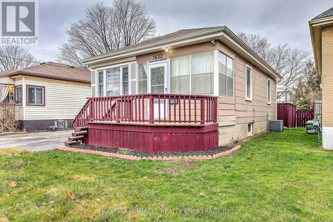 Photo - 1632 Churchill Ave
