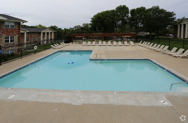 Pool - Columbia Crossing