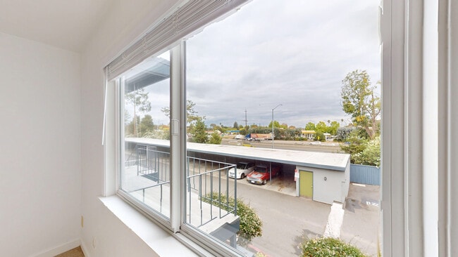 Building Photo - 400 Alameda del Prado Unit 400P