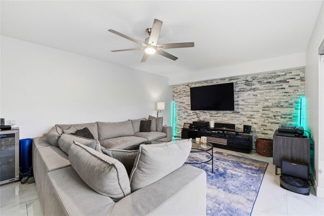 Photo - 1017 10th Way