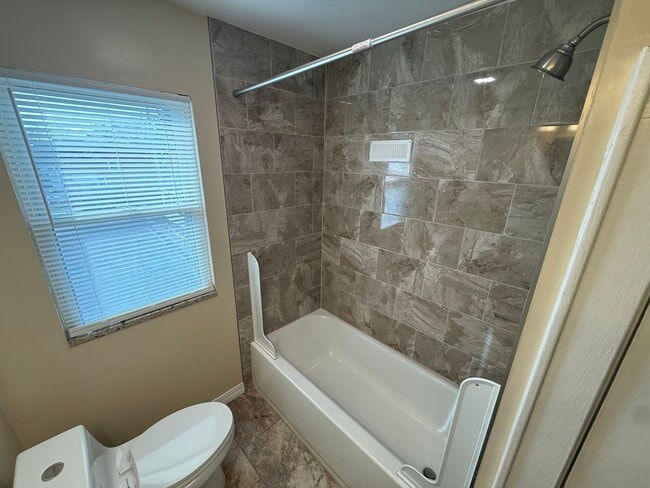 Photo - 2877 Sullivant Ave