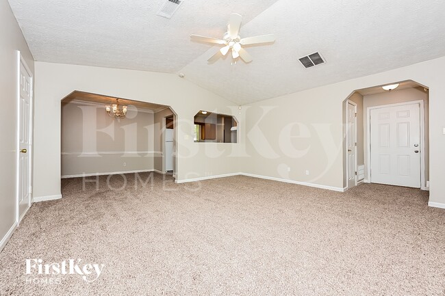 646 Woodknoll Ct