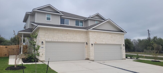 Luxury 3/2.5 Townhome in Cibolo - Luxury 3/2.5 Townhome in Cibolo