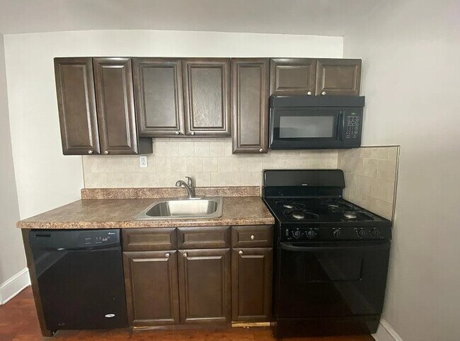 Photo - 424 N 64th St