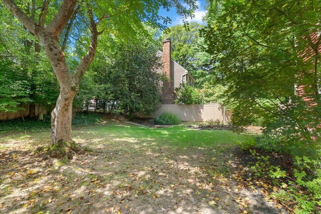 Photo - "Luxurious 3-Bed Retreat with Finished Bas...