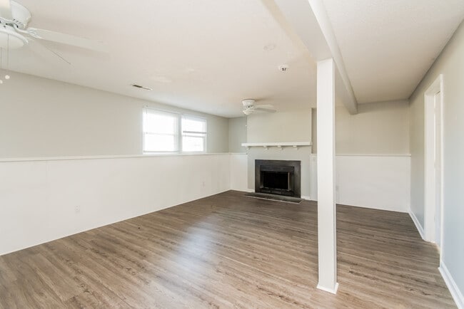 Photo - 106 Woodspur Rd