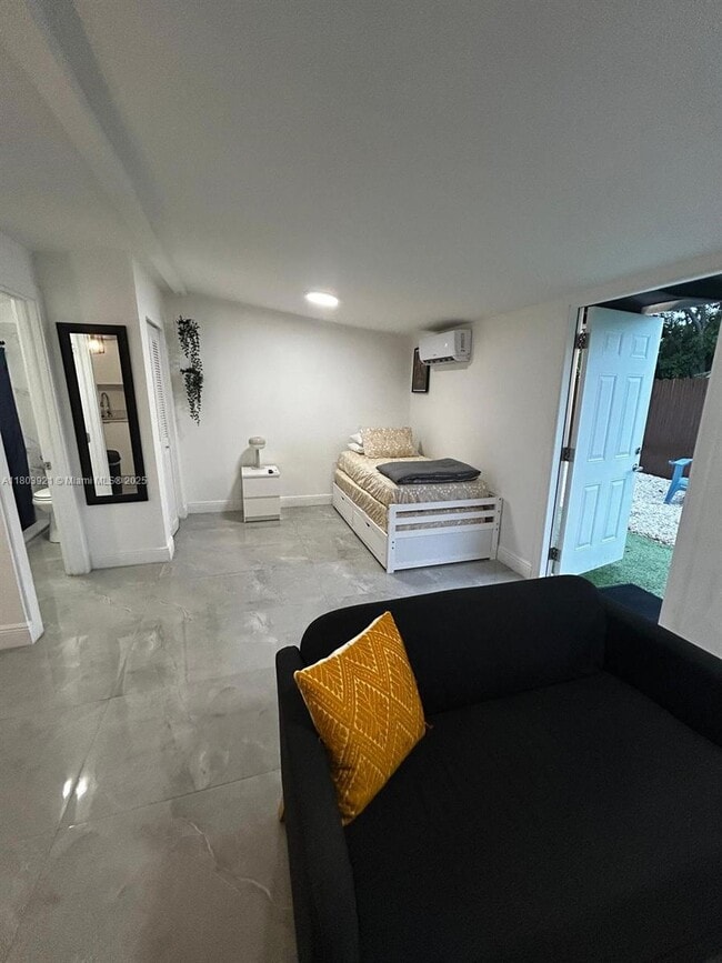 Photo - 1947 NW 33rd St Apartamento Unidad 1