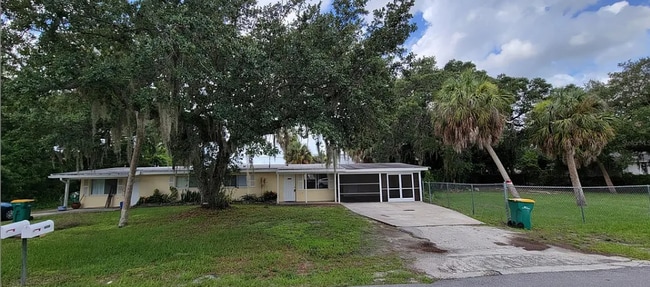 Building Photo - 2483 Lakeshore Cir Unit 2483