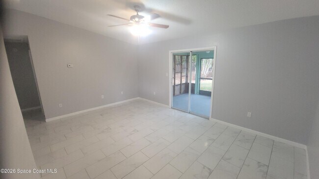 Photo - 737 Geoffrey Ave SW