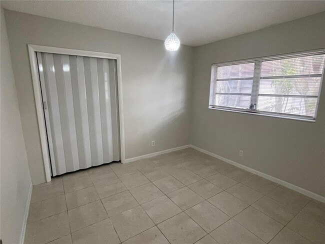 Photo - 5420-5422 SW 25th Ave