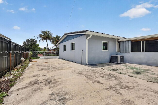 Photo - 17001 NW 53rd Ct