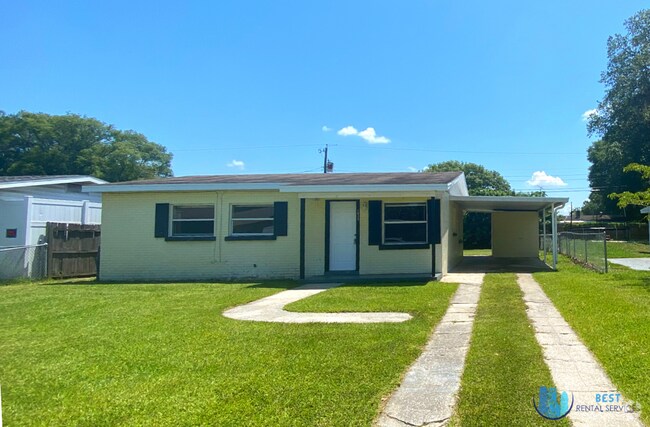 Building Photo - ADORABLE 3 Bedroom, 1 Bathroom House avail...