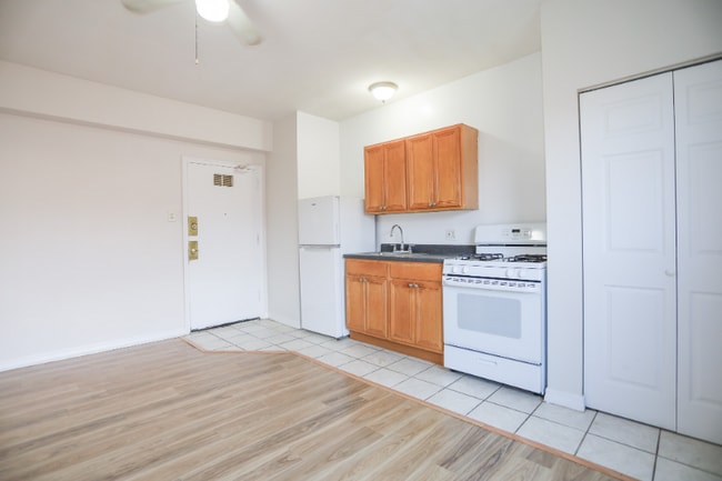 Photo - 1624 W Morse Ave Unit 412