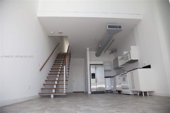 Building Photo - 690 SW 1st Ct Unit 2522