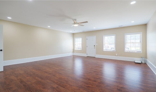 Photo - 4104 Lantern Ln