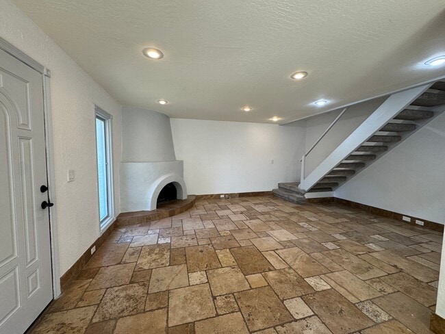 Building Photo - 1802 E Frier Dr Rental