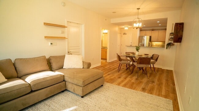 Building Photo - Elevate Your Lifestyle: Luxurious North-Facing Residence with Stunning Courtyard Views Unit 104