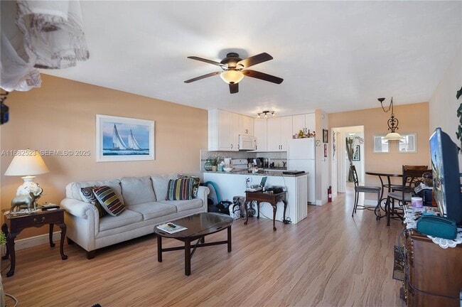 Building Photo - 1000 SW 11th Ave Unit 17E