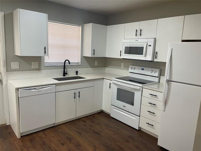 Photo - 2017 Oleander Blvd