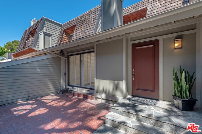 Building Photo - 13326 Maxella Ave