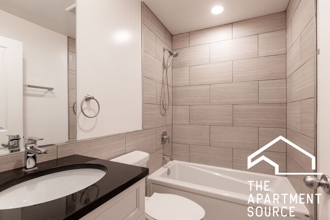 Building Photo - 6954 N Sheridan Rd