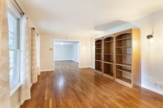 Photo - Very Spacious 4/3 w/ Finished Basement in ...