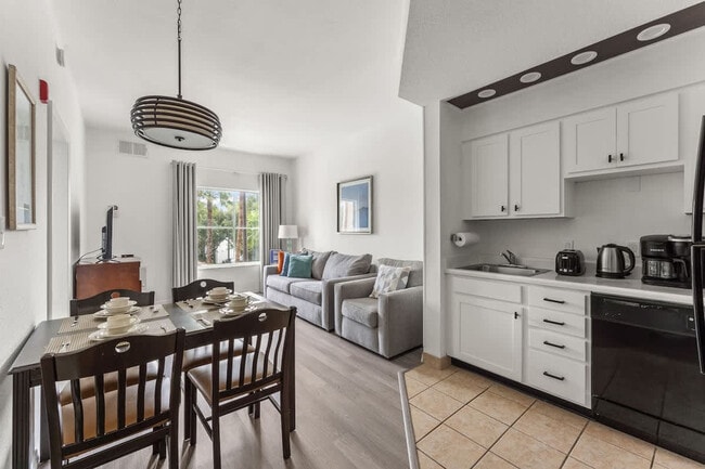 Photo - 8301 Palm Pkwy Unidad ID1280948P