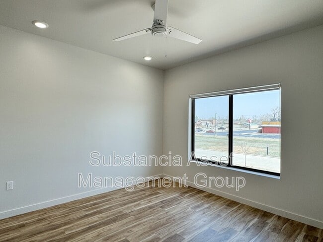 Photo - 1653 Midtown Pl