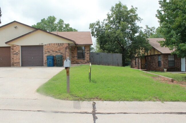 Building Photo - 2 Bedrooms - 2 Full Baths!