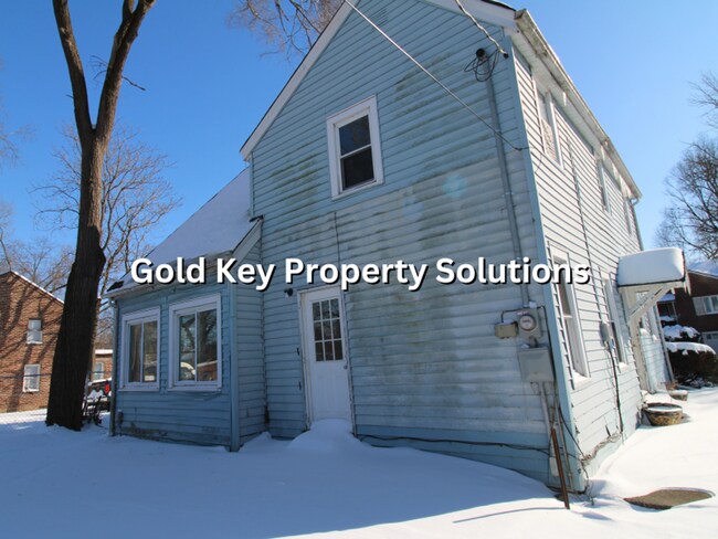 Photo - Spacious 3 BR 1 BA House with Dining Room and Basement (NO SECTION 8)