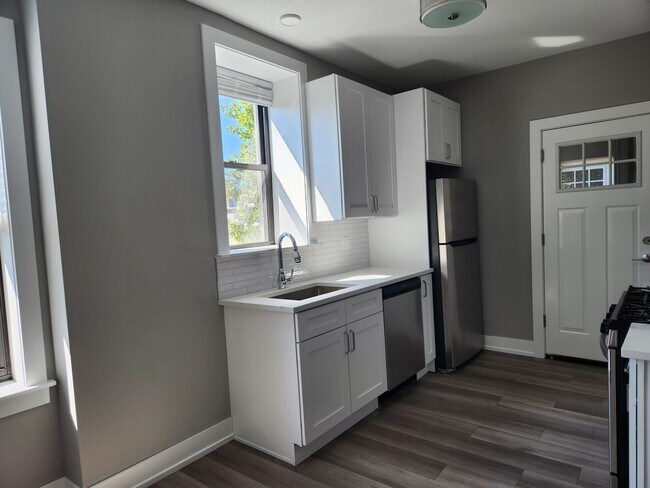 Photo - 3935 N Janssen Ave Unit 2